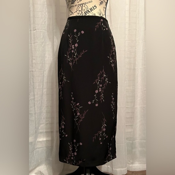 Laura Scott Dresses & Skirts - Laura Scott Skirt.  Size Small Petite.